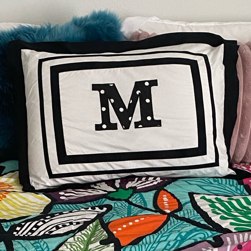 2 Letter M pillow sham
